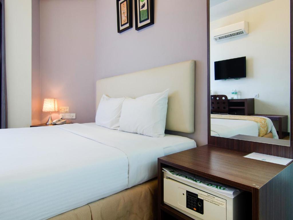 Eight Days Boutique Hotel - Mount Austin ยะโฮร์บาห์รู ภายนอก รูปภาพ