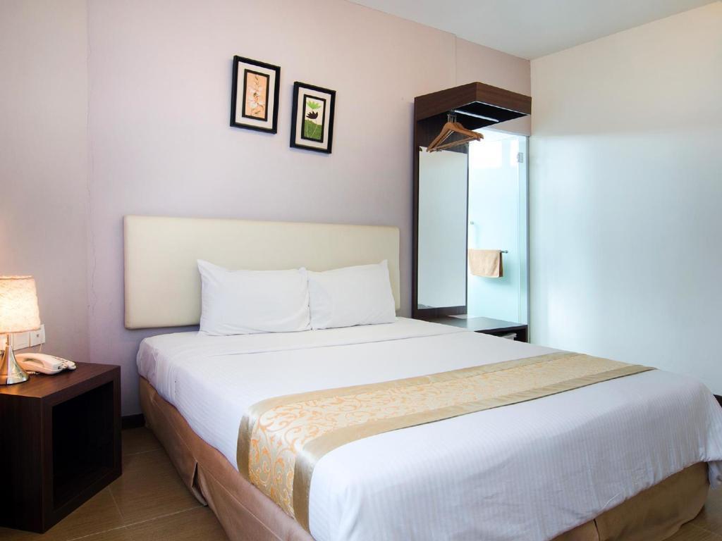 Eight Days Boutique Hotel - Mount Austin ยะโฮร์บาห์รู ภายนอก รูปภาพ